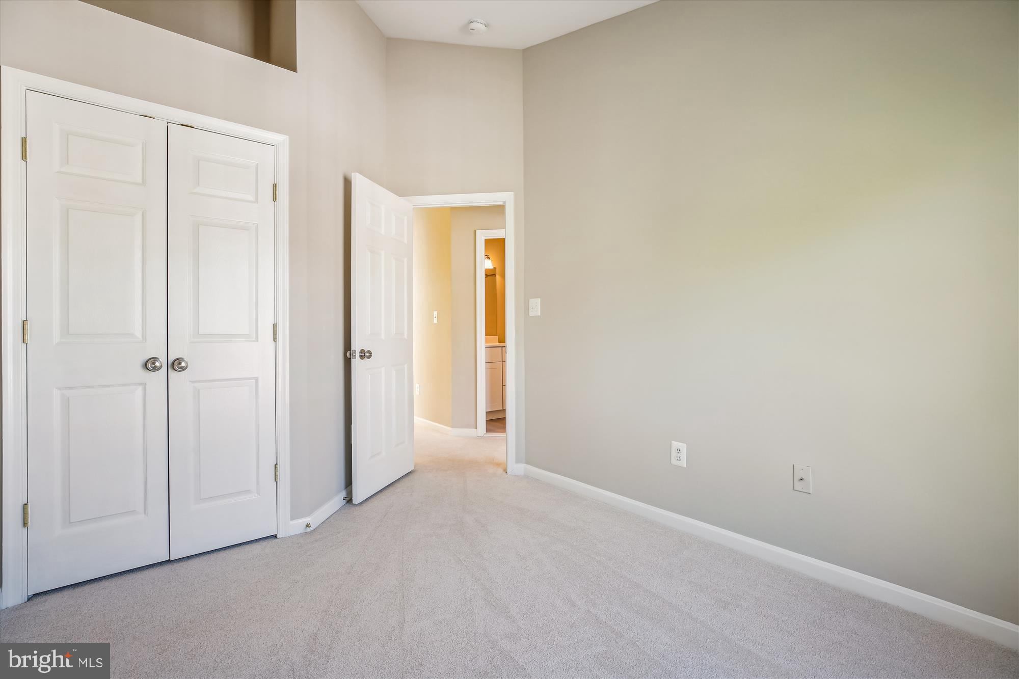 CLOVERLEAF CENTER - Residential