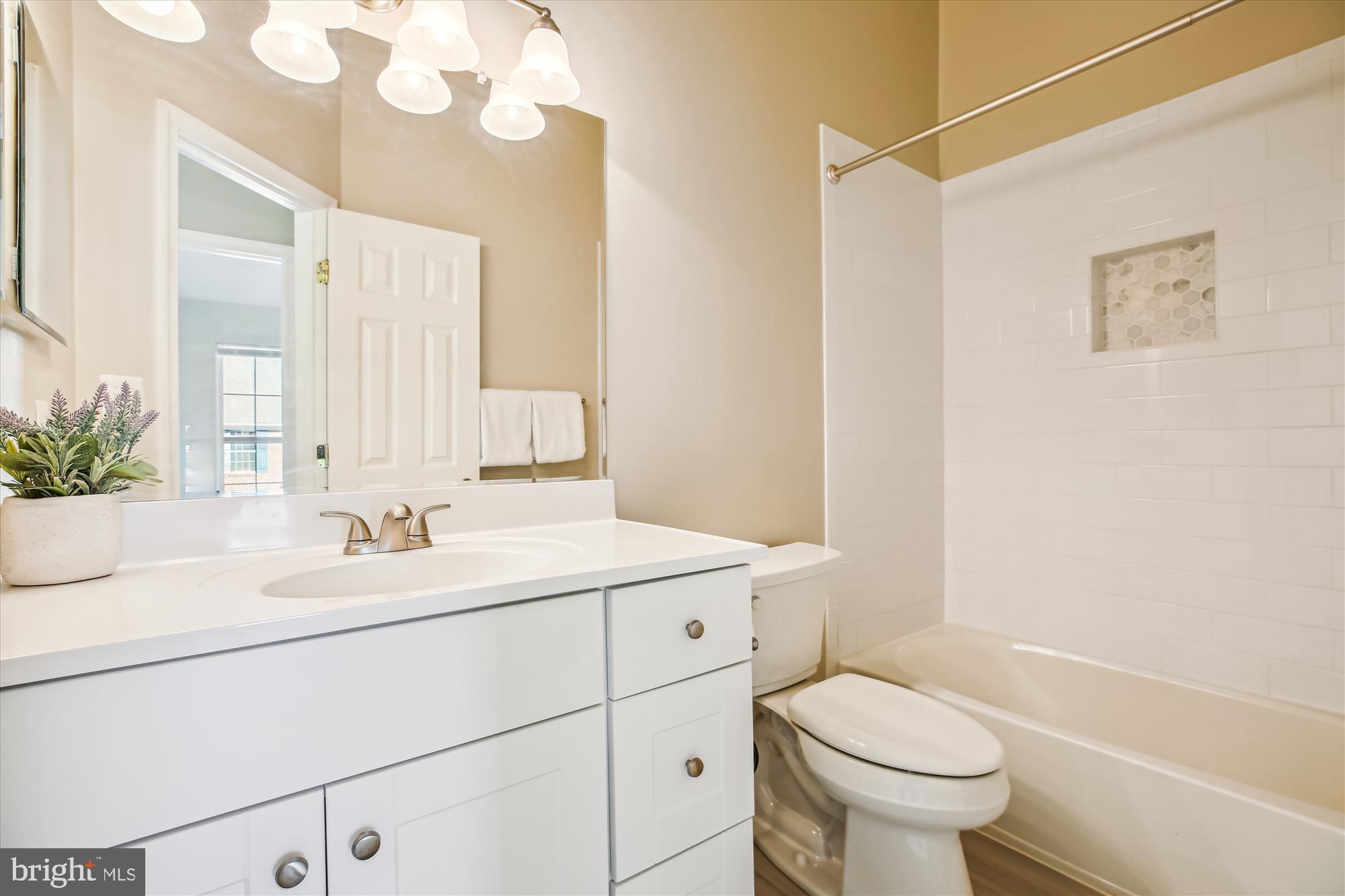 CLOVERLEAF CENTER - Residential