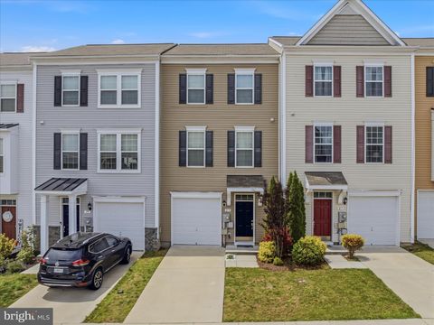 Townhouse For Sale - 23 Landis Court<br/> FALLING WATERS, WV 25419