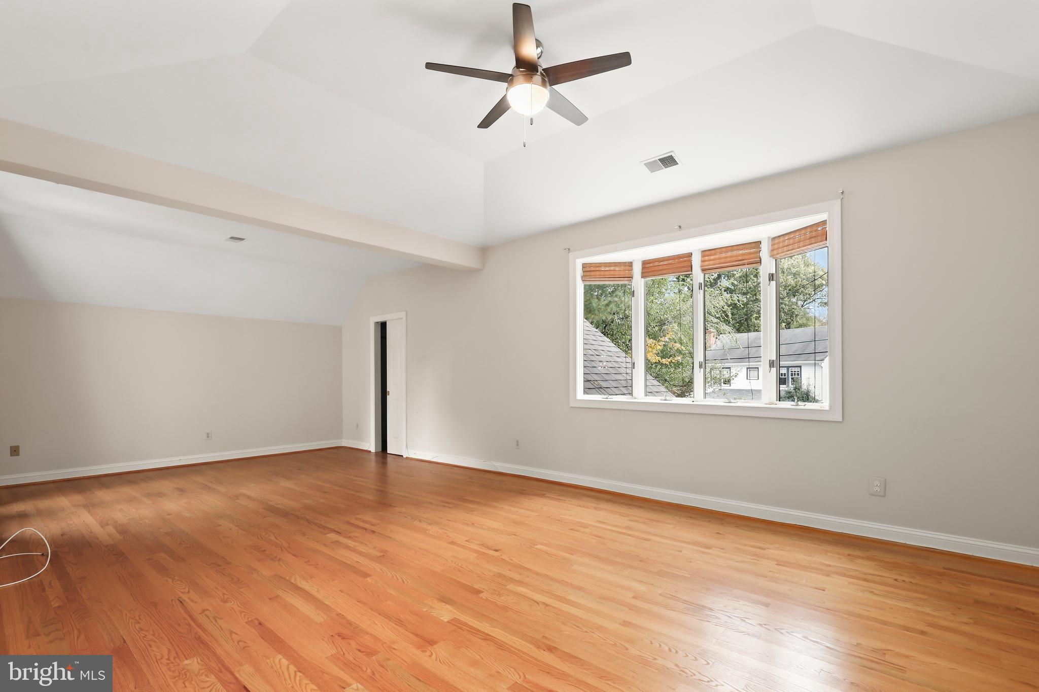 COUNTRY CLUB MANOR - Residential