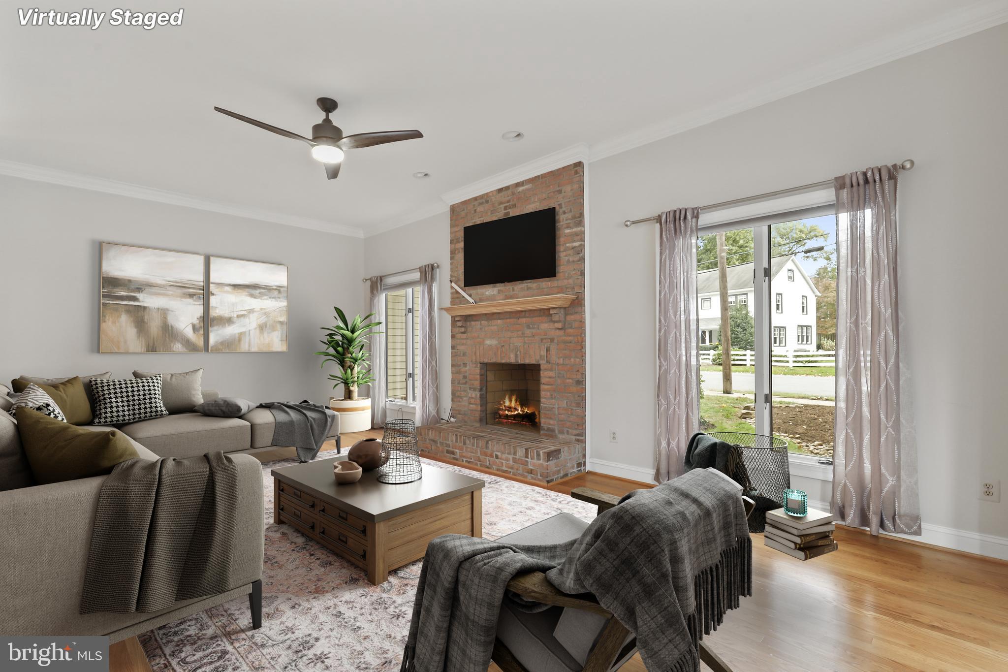 COUNTRY CLUB MANOR - Residential