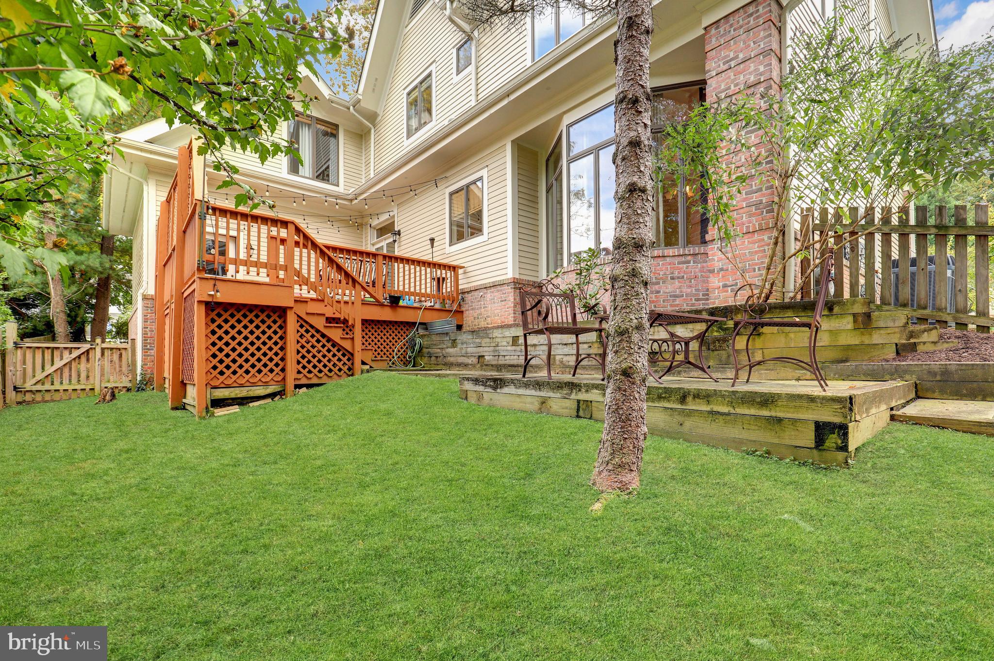 COUNTRY CLUB MANOR - Residential