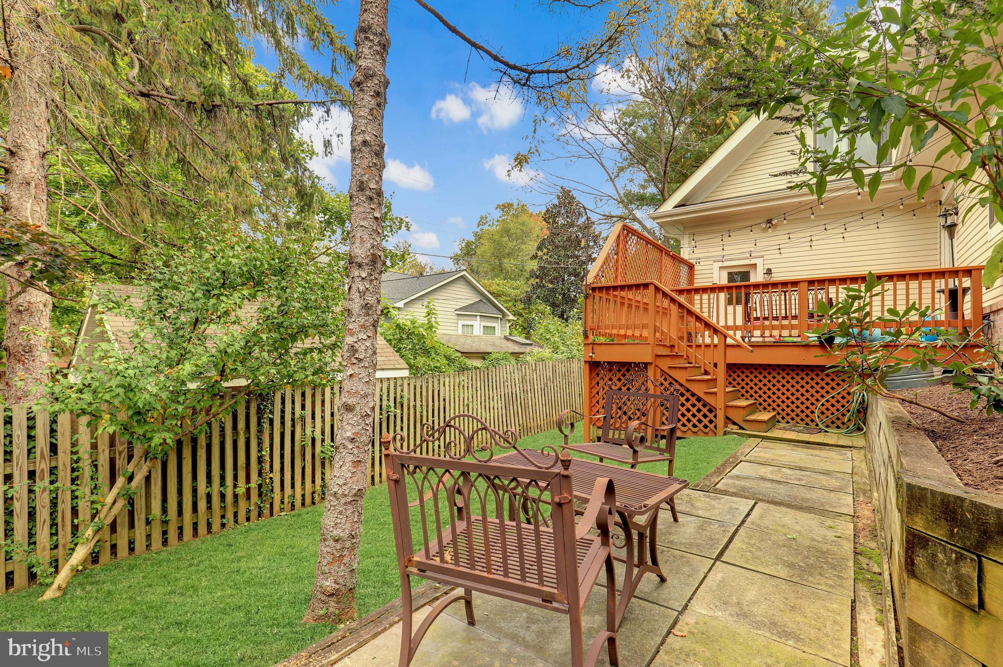 COUNTRY CLUB MANOR - Residential