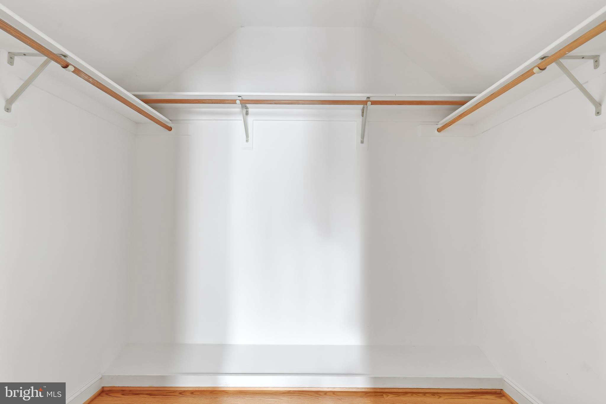 COUNTRY CLUB MANOR - Residential