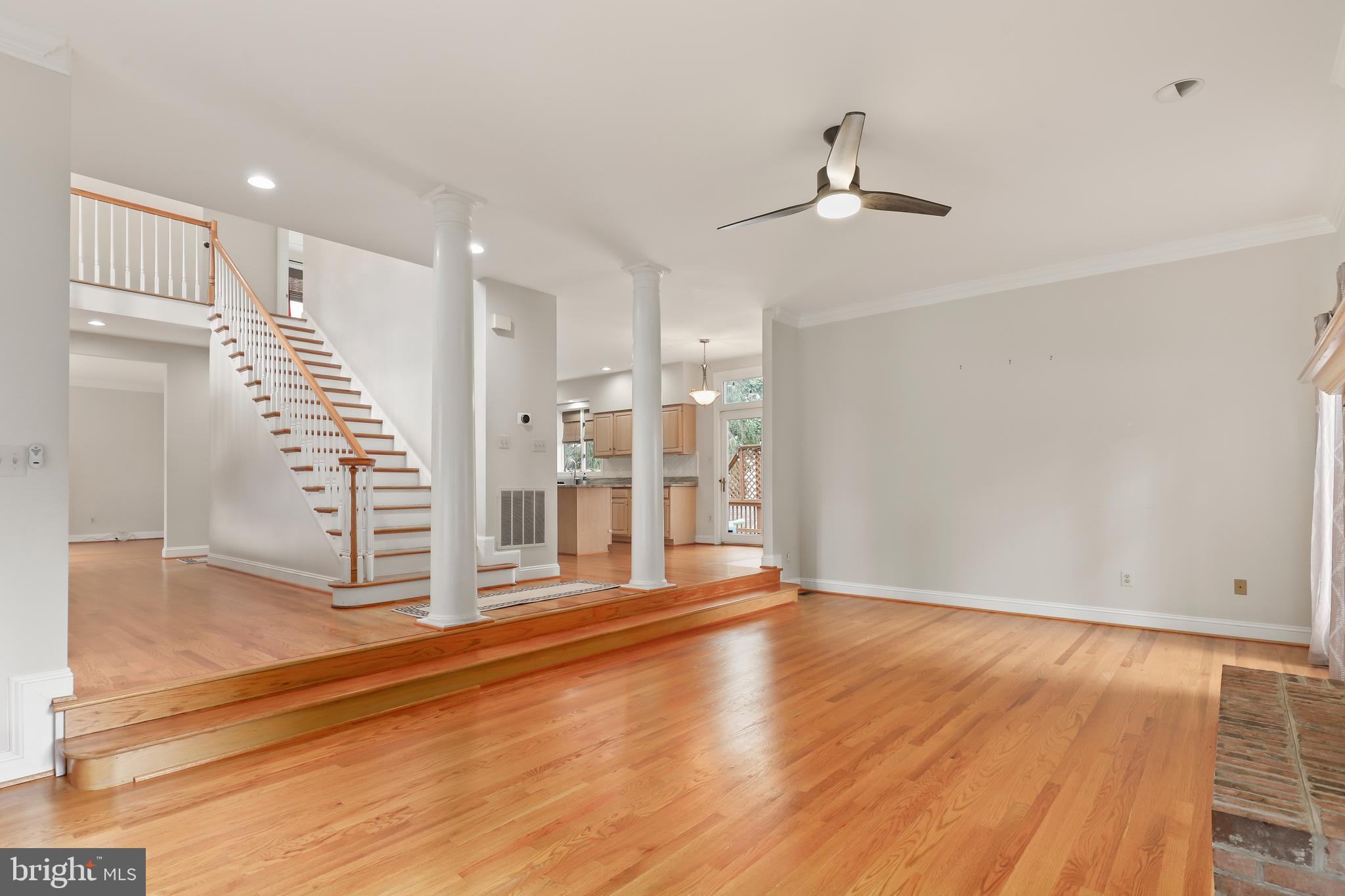 COUNTRY CLUB MANOR - Residential