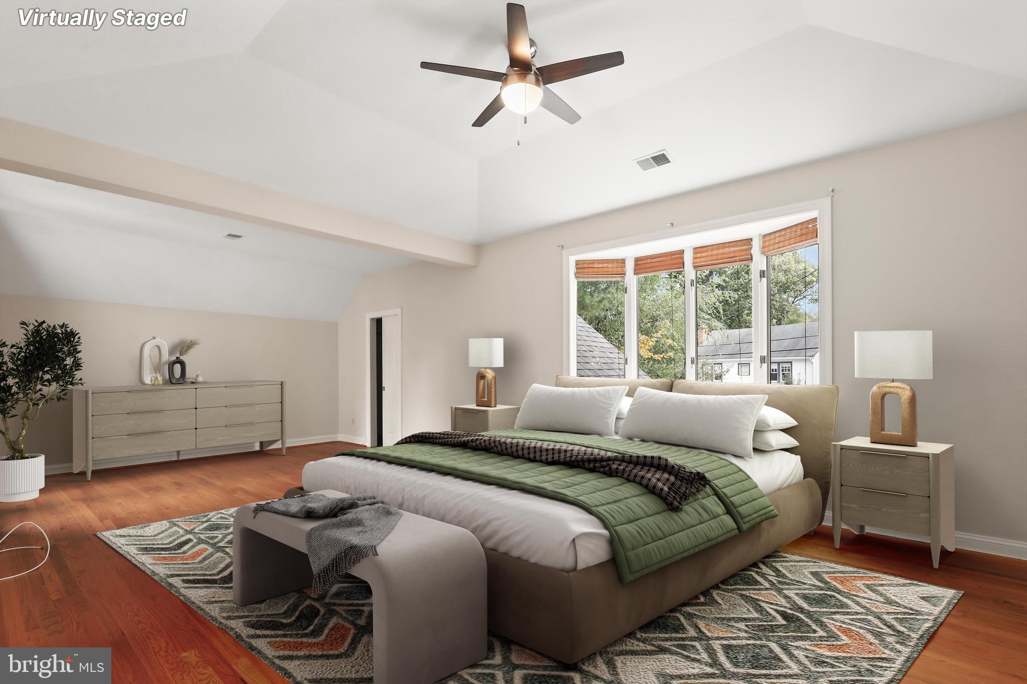 COUNTRY CLUB MANOR - Residential