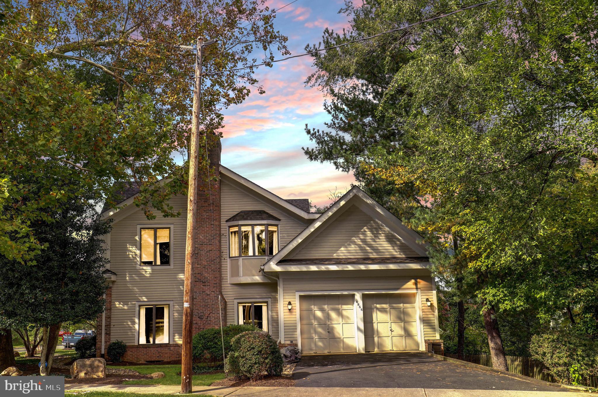 COUNTRY CLUB MANOR - Residential