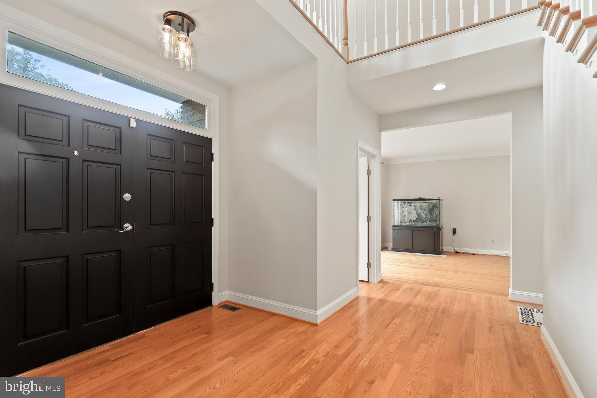 COUNTRY CLUB MANOR - Residential