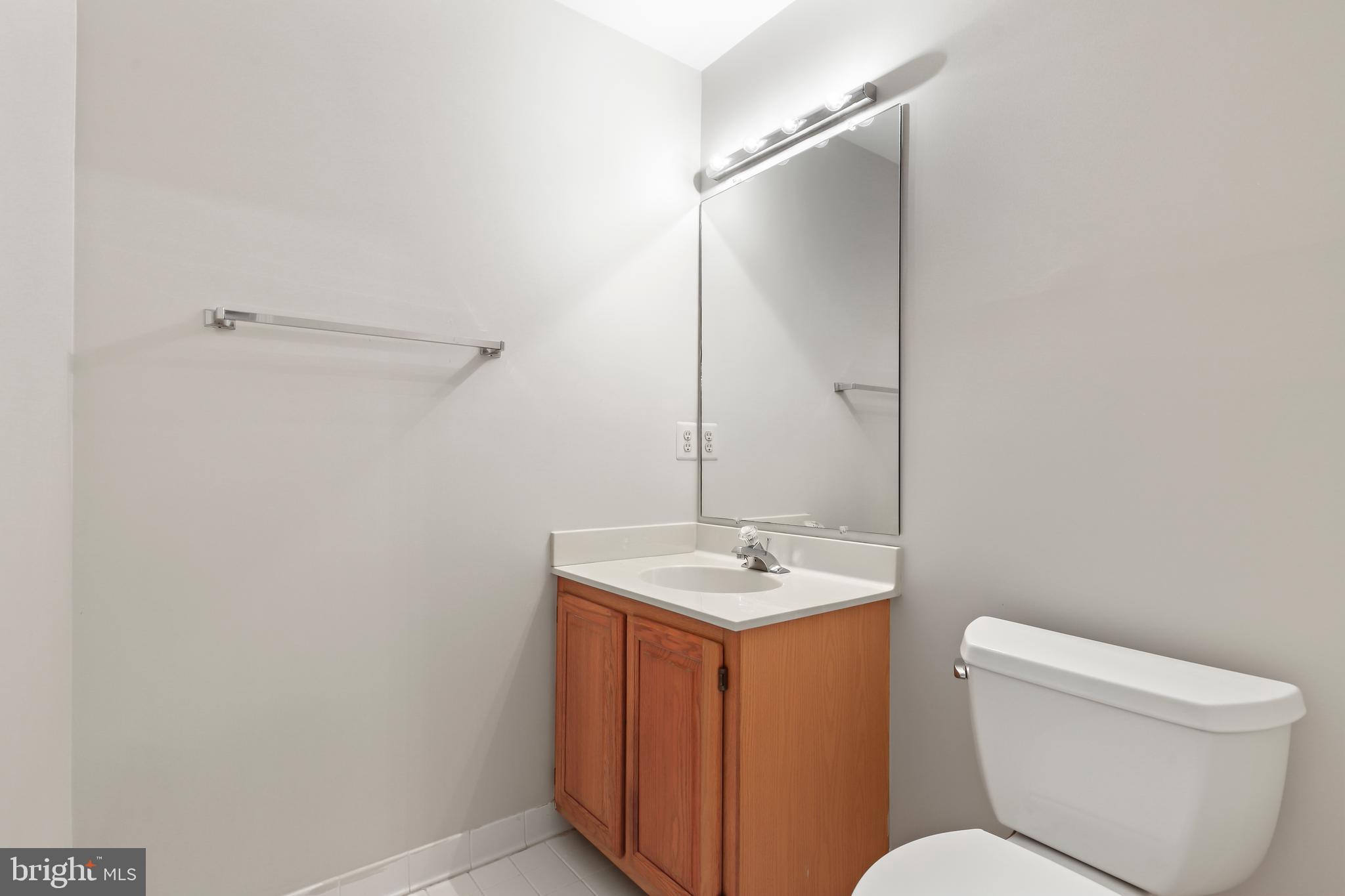 COUNTRY CLUB MANOR - Residential