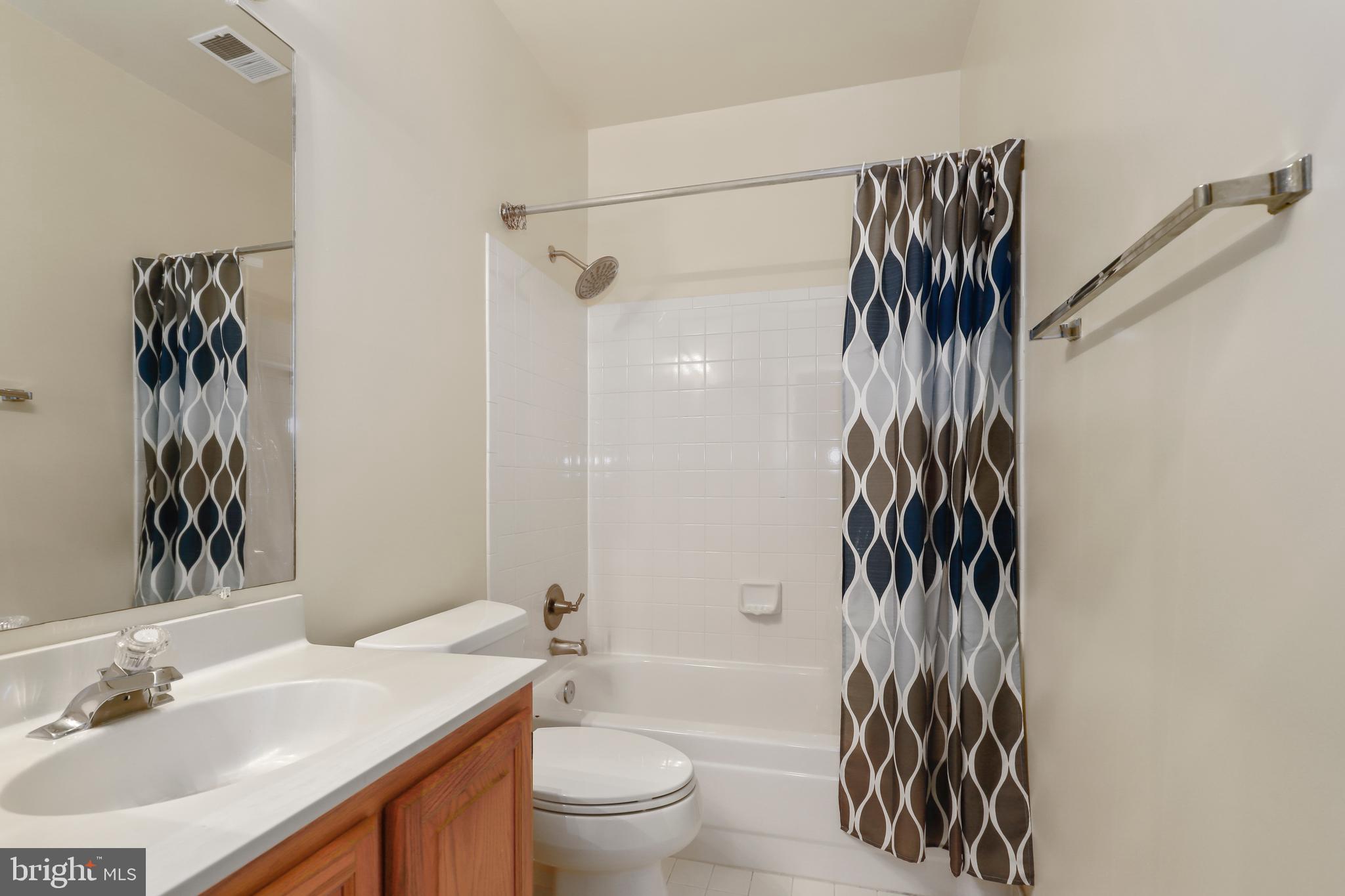 COUNTRY CLUB MANOR - Residential