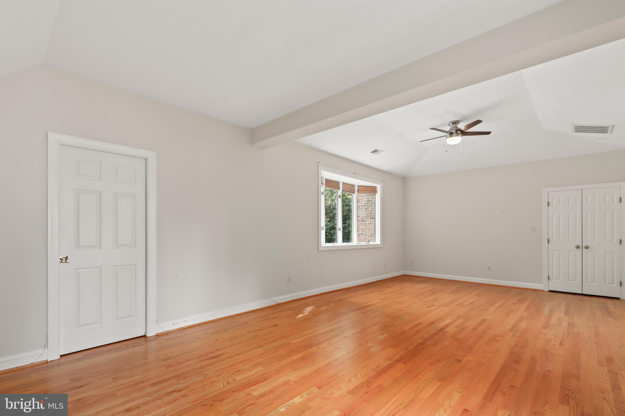 COUNTRY CLUB MANOR - Residential