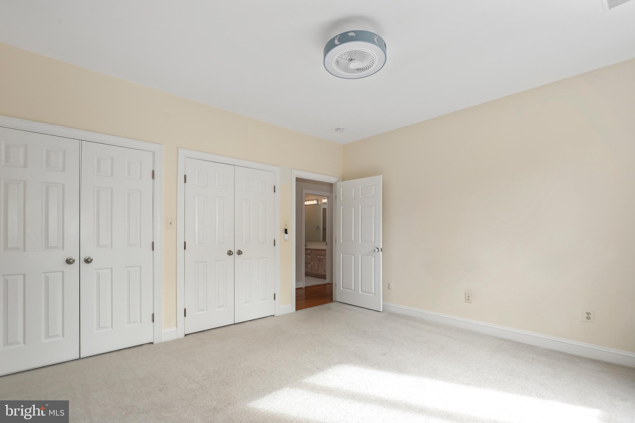 COUNTRY CLUB MANOR - Residential