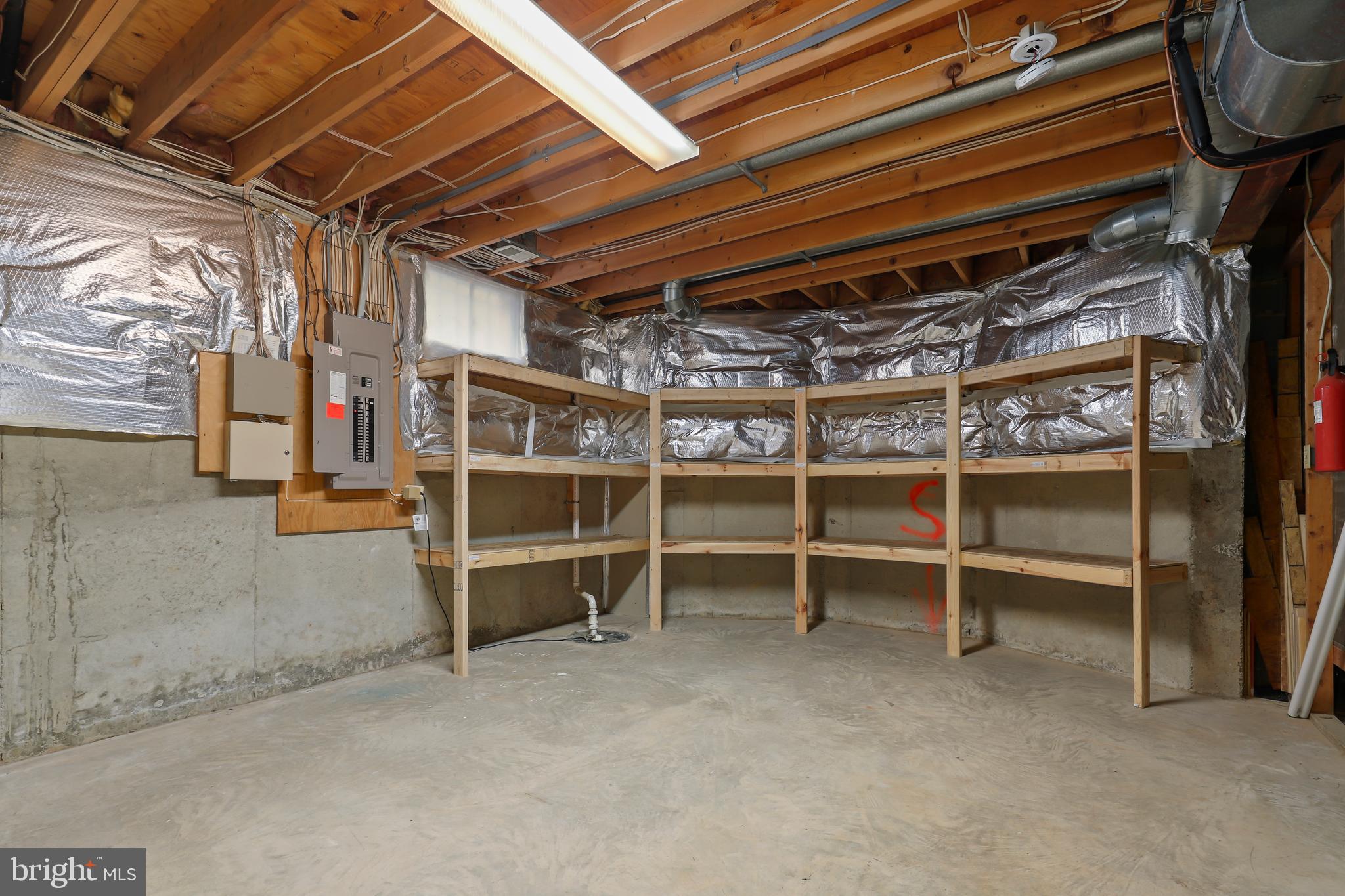 COUNTRY CLUB MANOR - Residential