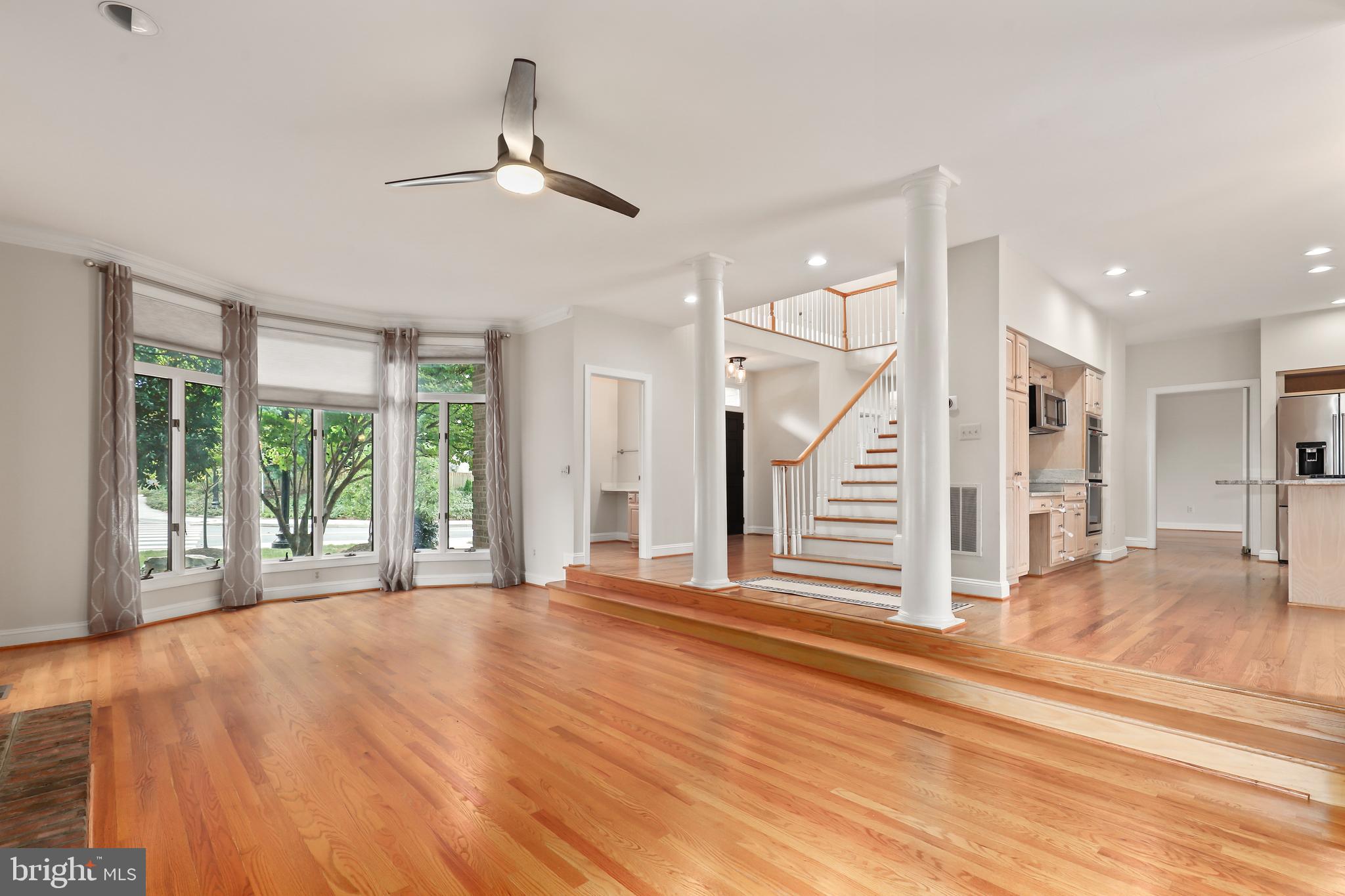 COUNTRY CLUB MANOR - Residential