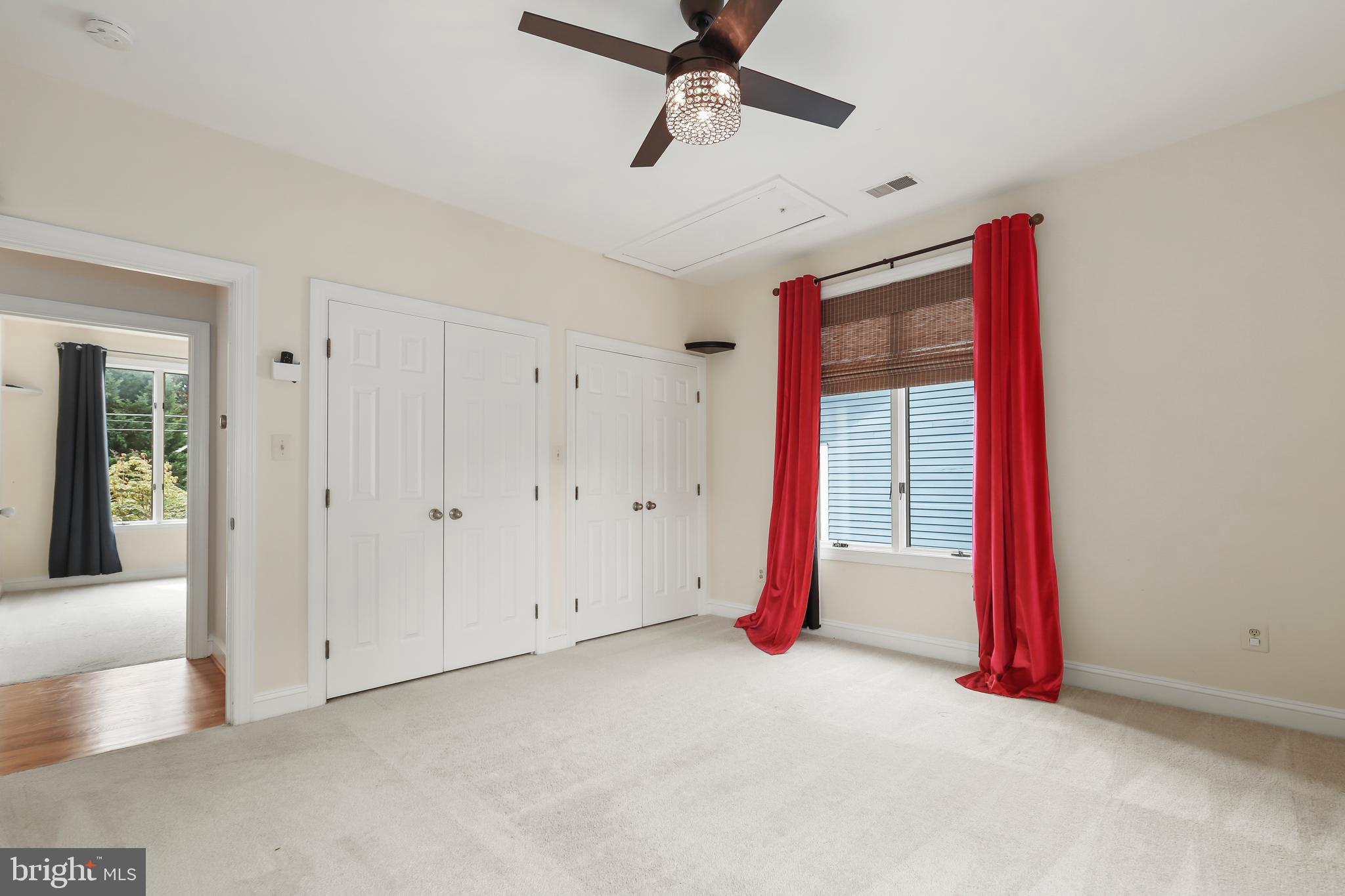 COUNTRY CLUB MANOR - Residential