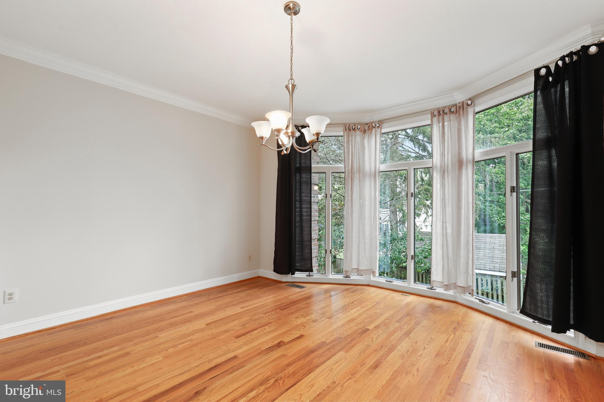 COUNTRY CLUB MANOR - Residential