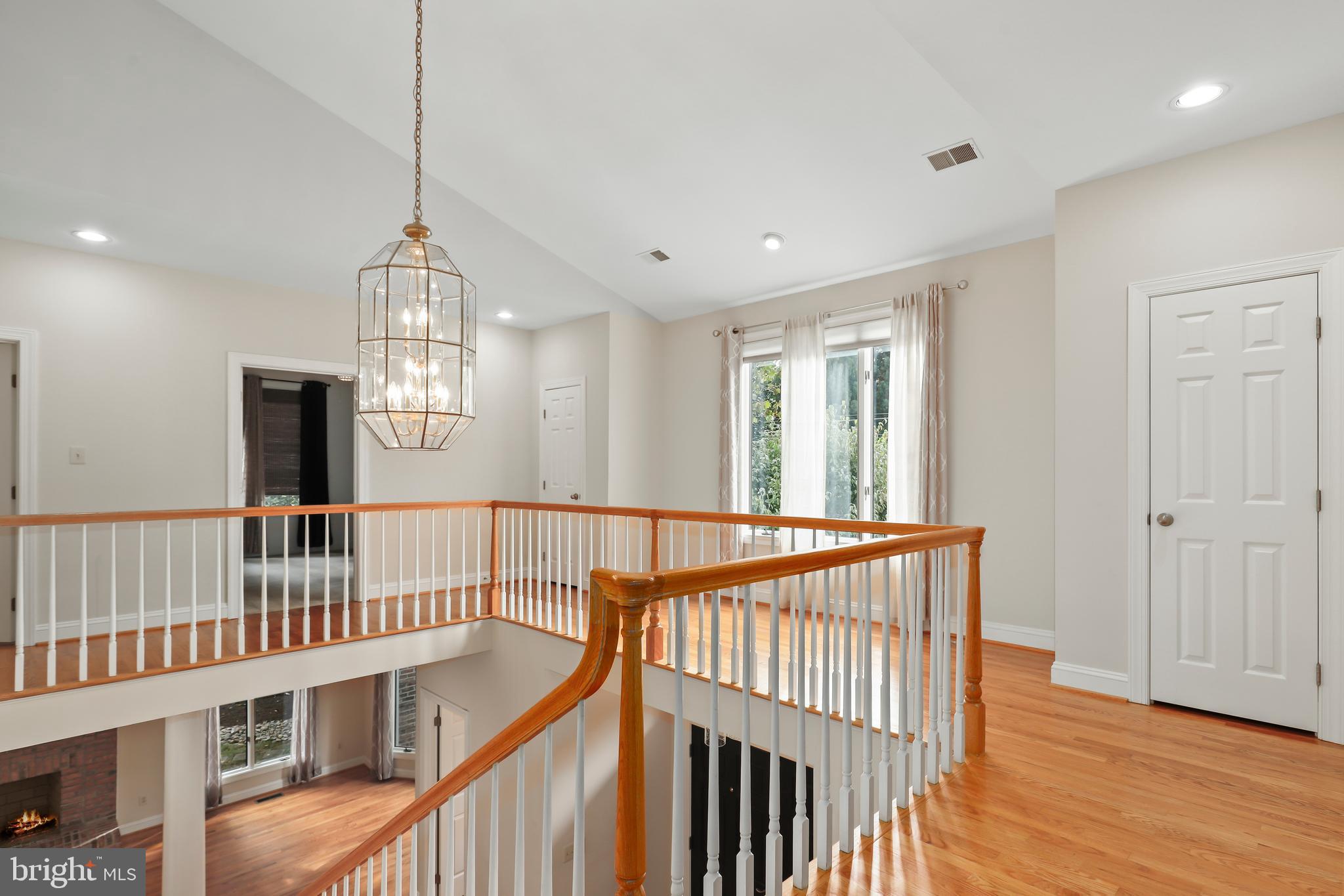 COUNTRY CLUB MANOR - Residential