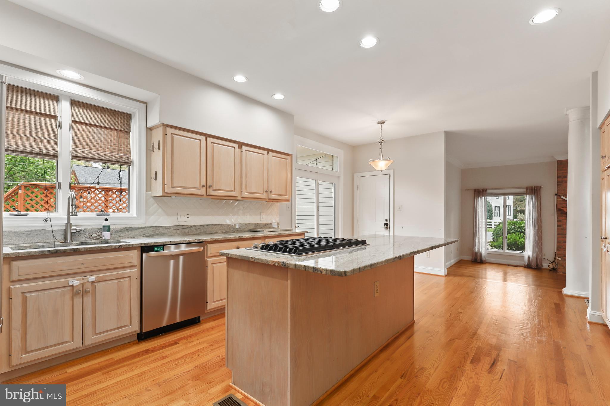 COUNTRY CLUB MANOR - Residential