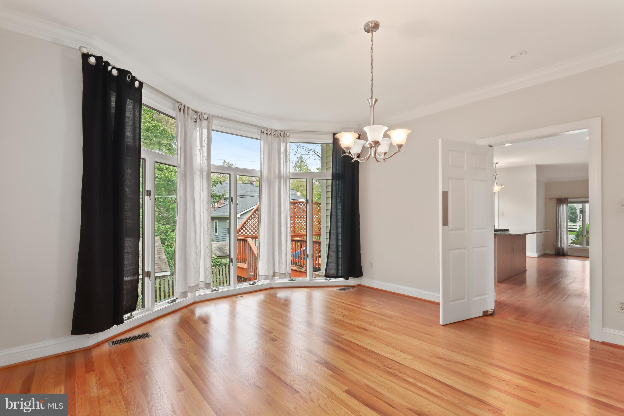 COUNTRY CLUB MANOR - Residential