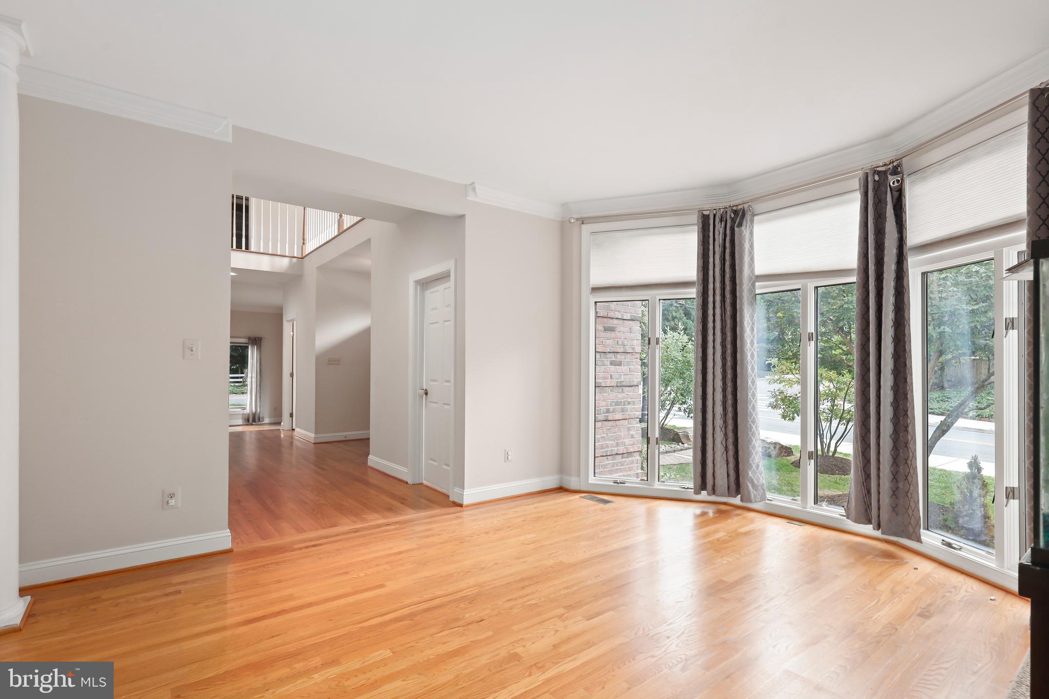 COUNTRY CLUB MANOR - Residential