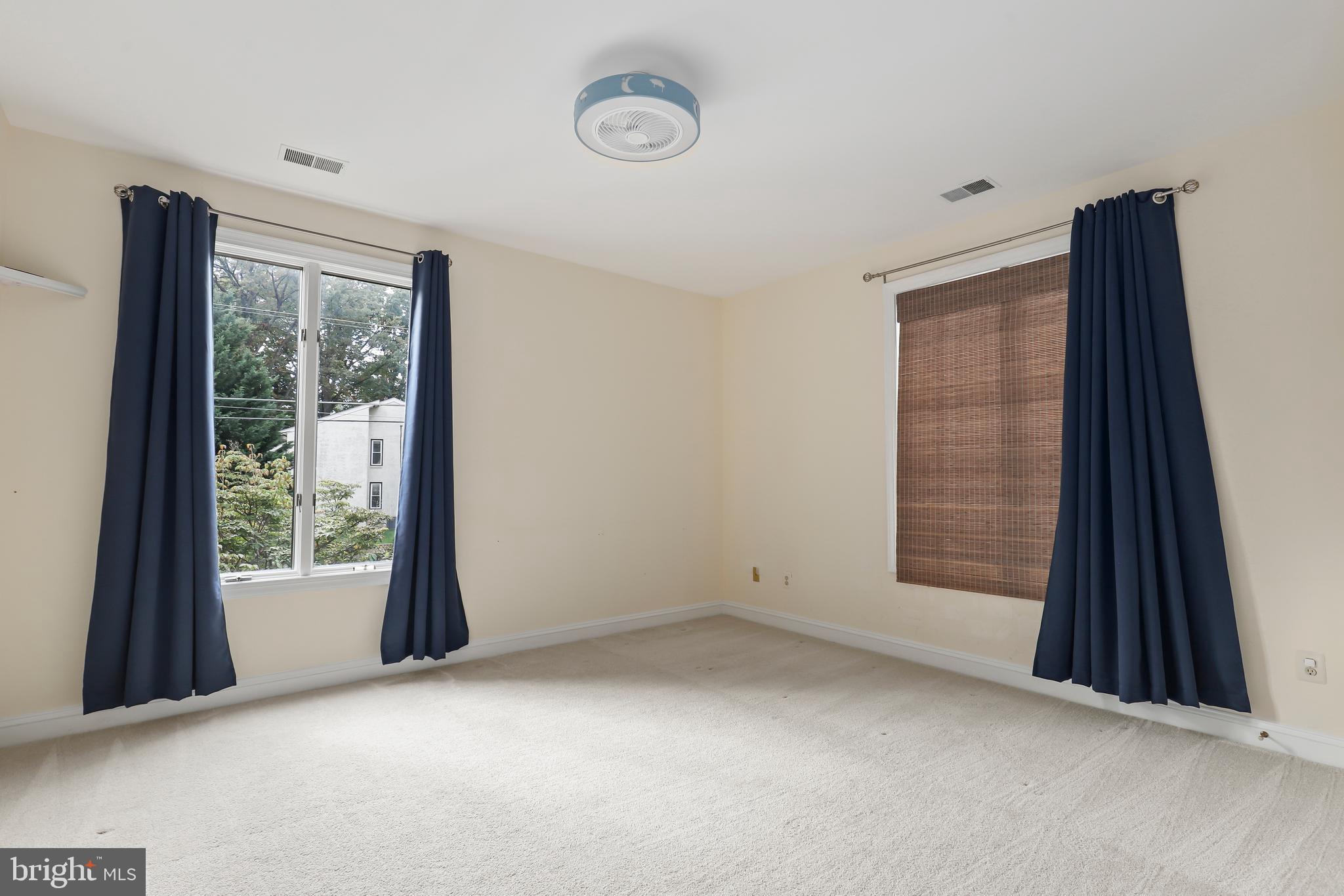 COUNTRY CLUB MANOR - Residential