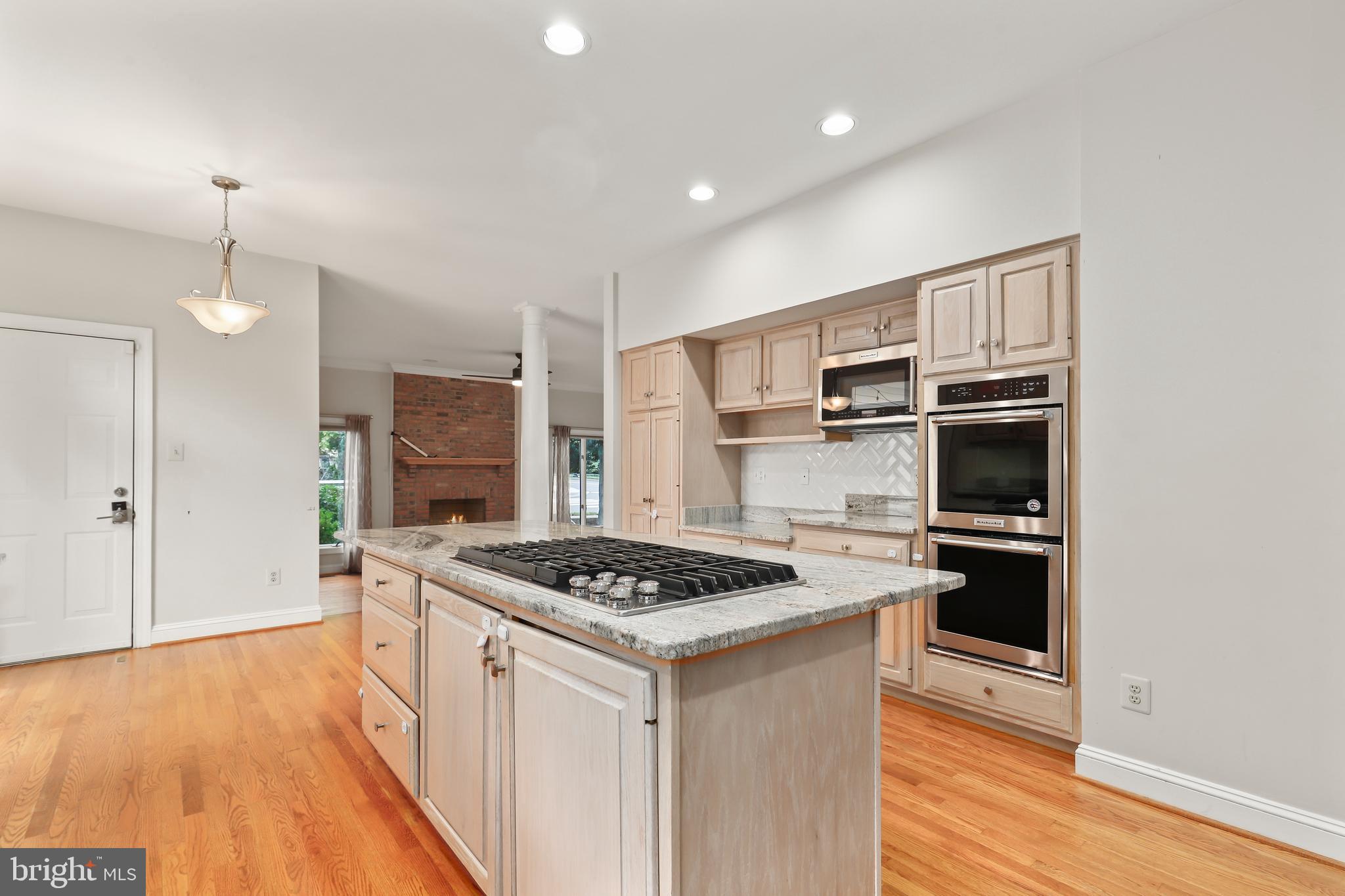 COUNTRY CLUB MANOR - Residential