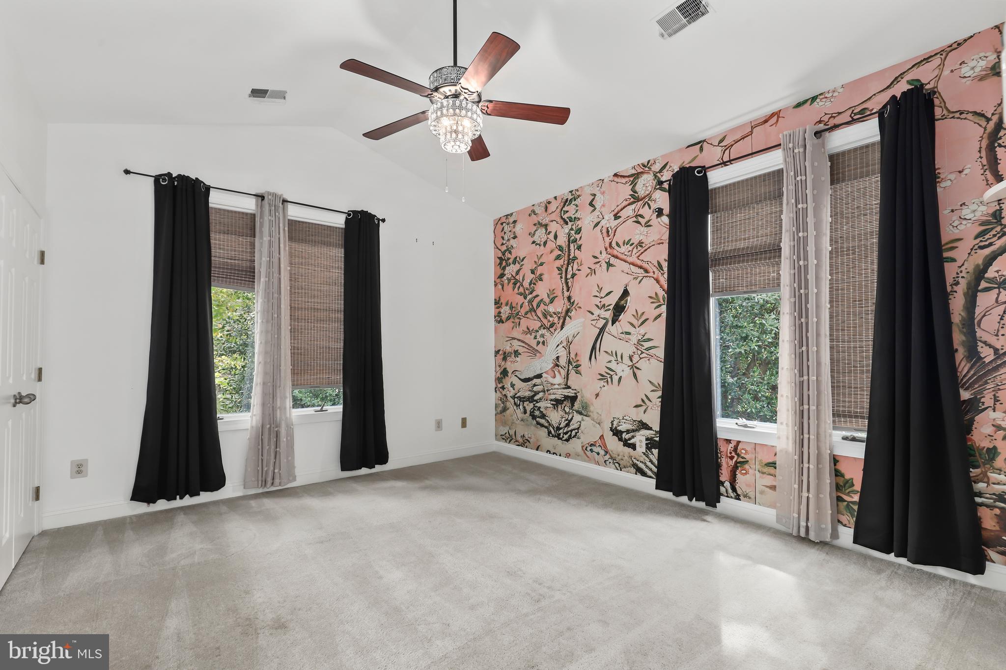 COUNTRY CLUB MANOR - Residential