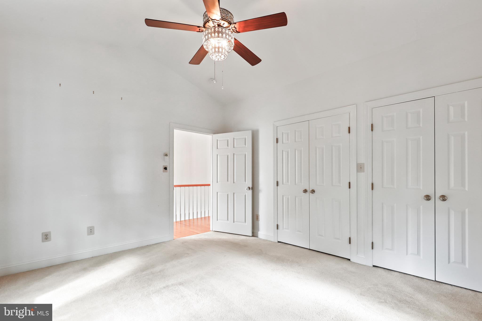 COUNTRY CLUB MANOR - Residential