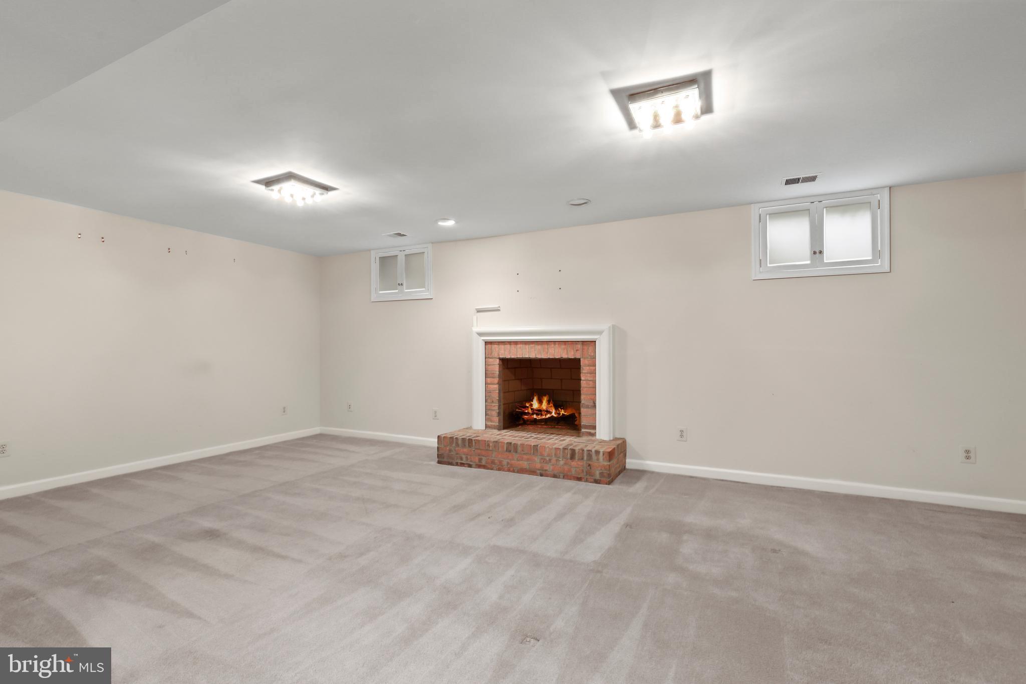 COUNTRY CLUB MANOR - Residential