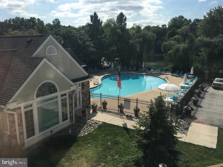 DAYLESFORD LAKE - Residential