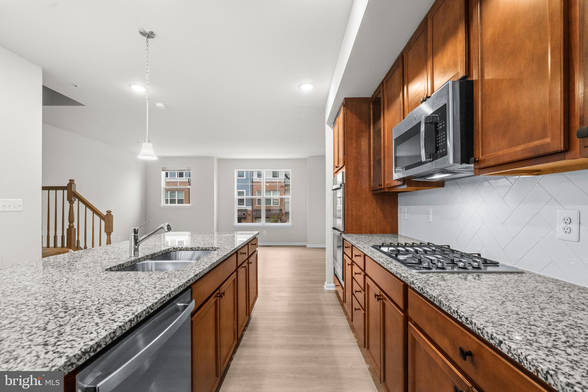 TOWNS AT MARKET COMMONS - Residential