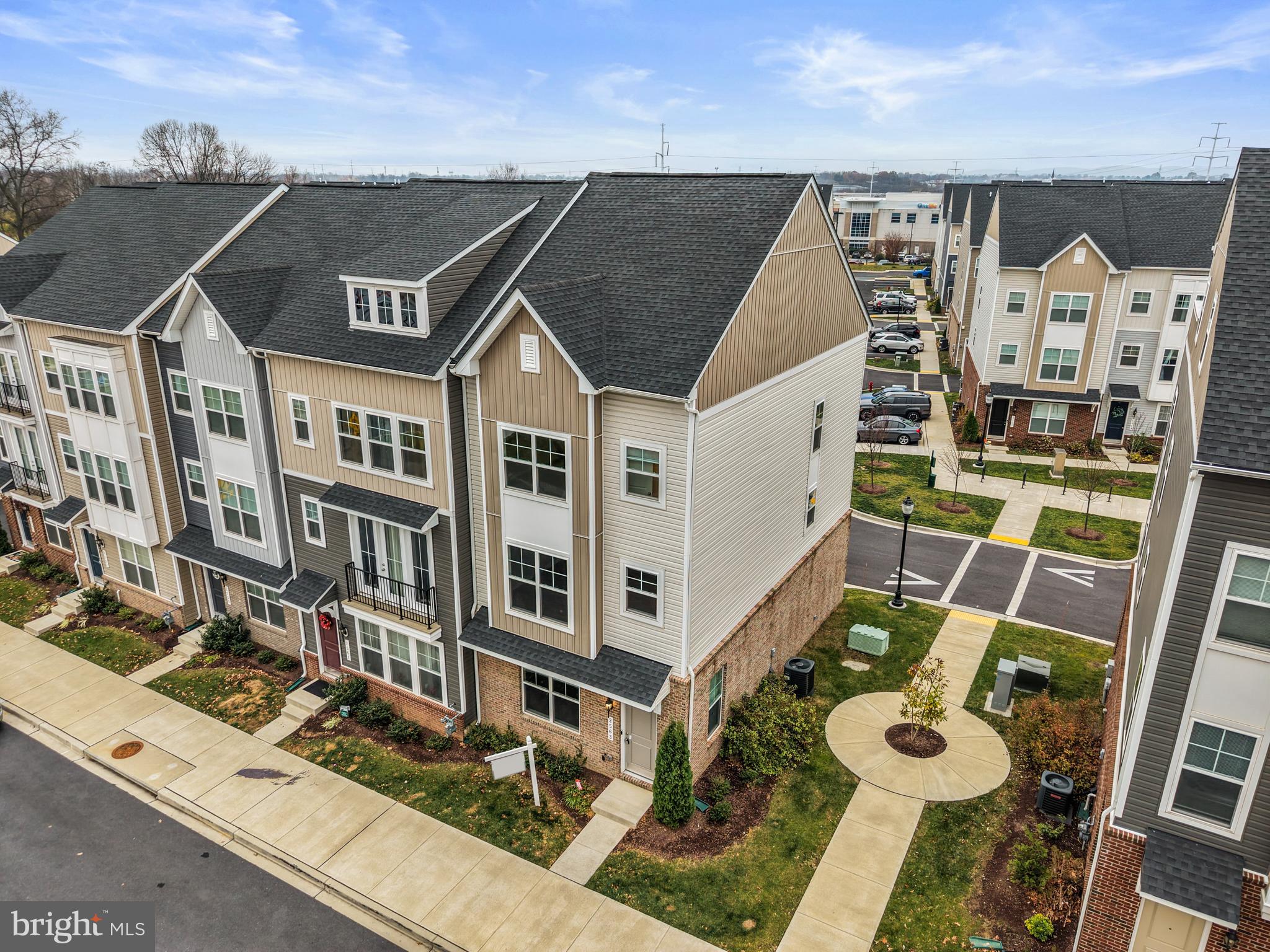 TOWNS AT MARKET COMMONS - Residential