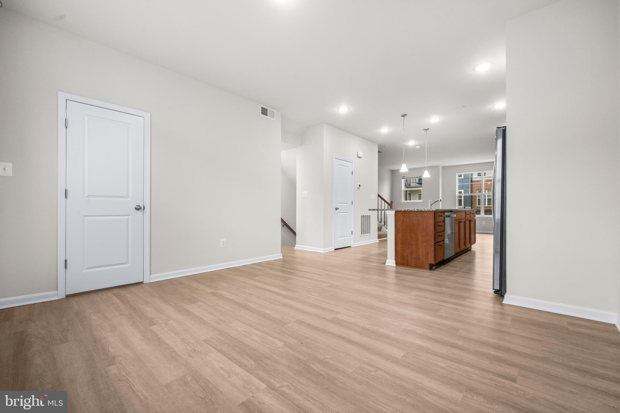 TOWNS AT MARKET COMMONS - Residential