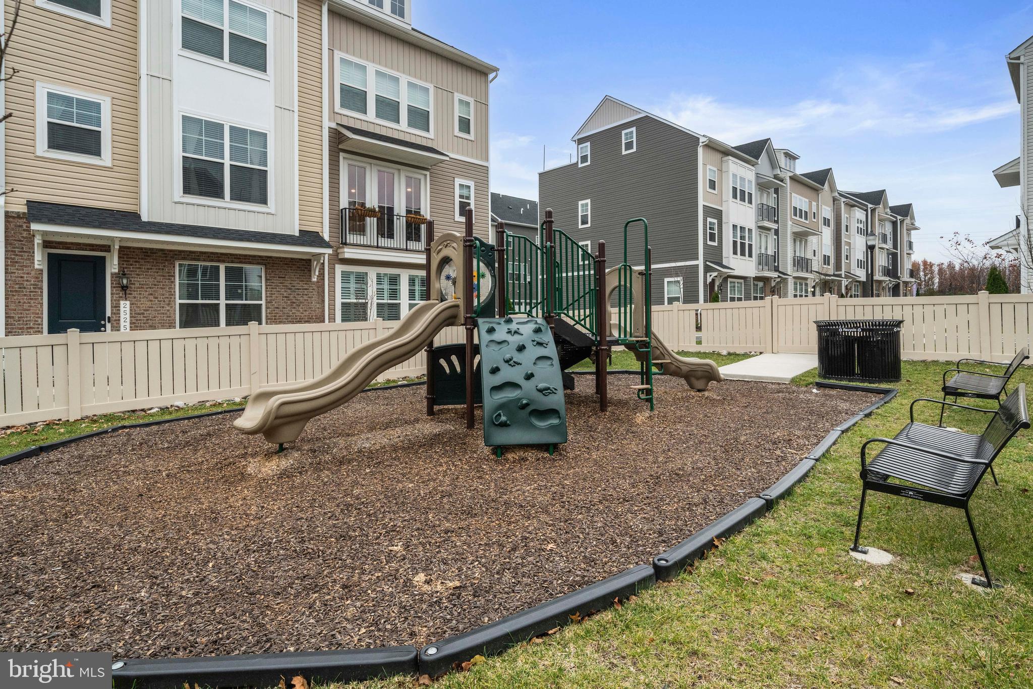 TOWNS AT MARKET COMMONS - Residential