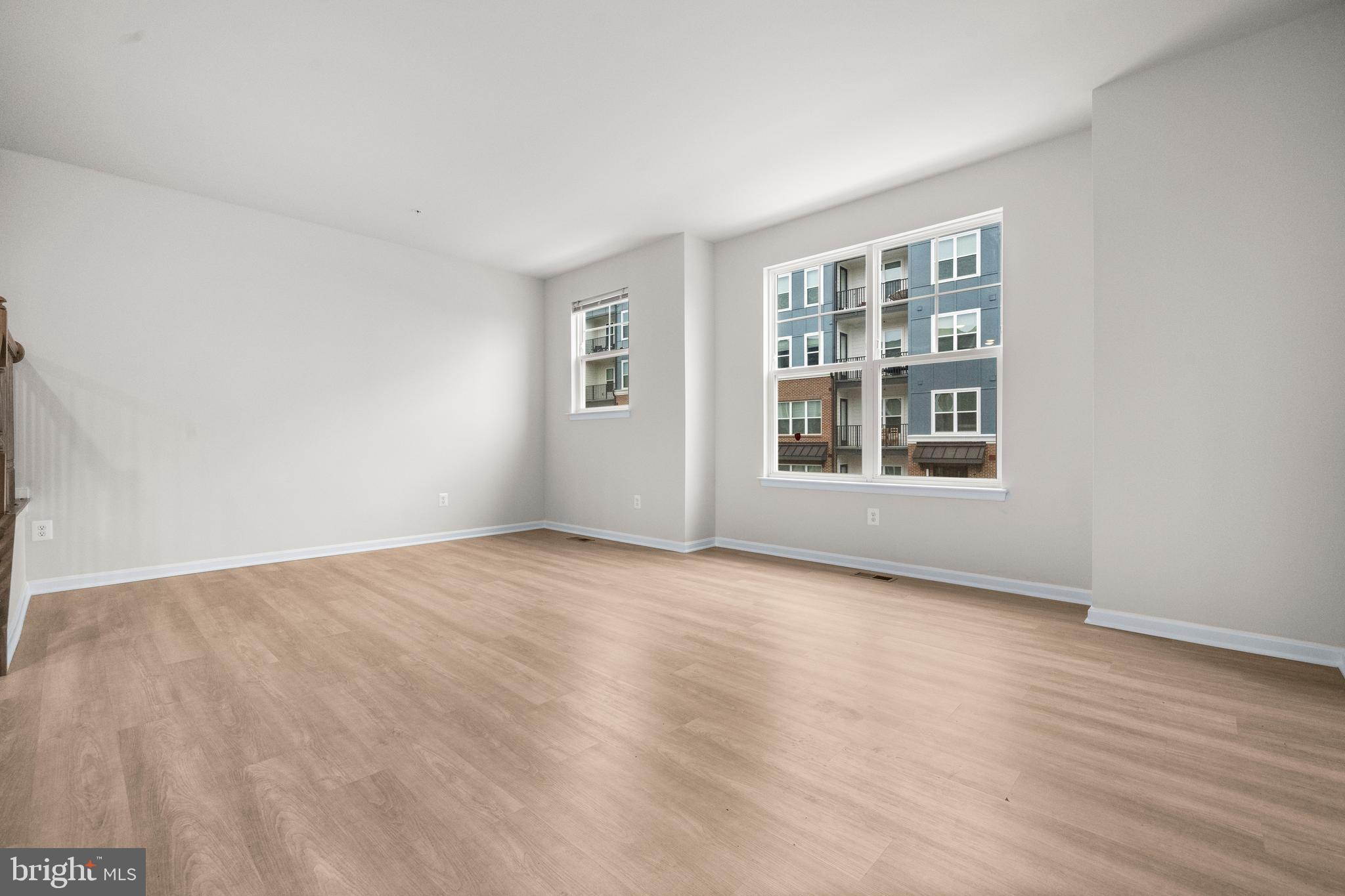 TOWNS AT MARKET COMMONS - Residential