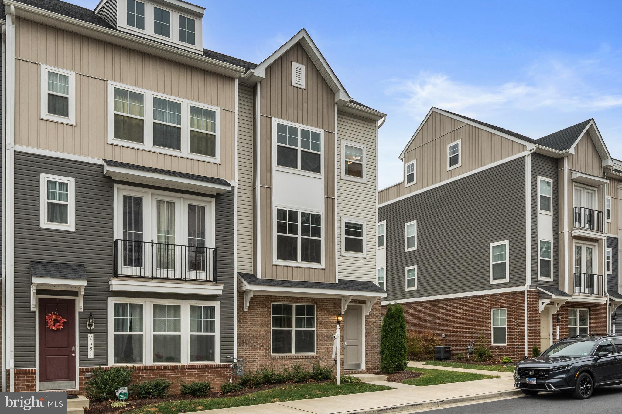 TOWNS AT MARKET COMMONS - Residential
