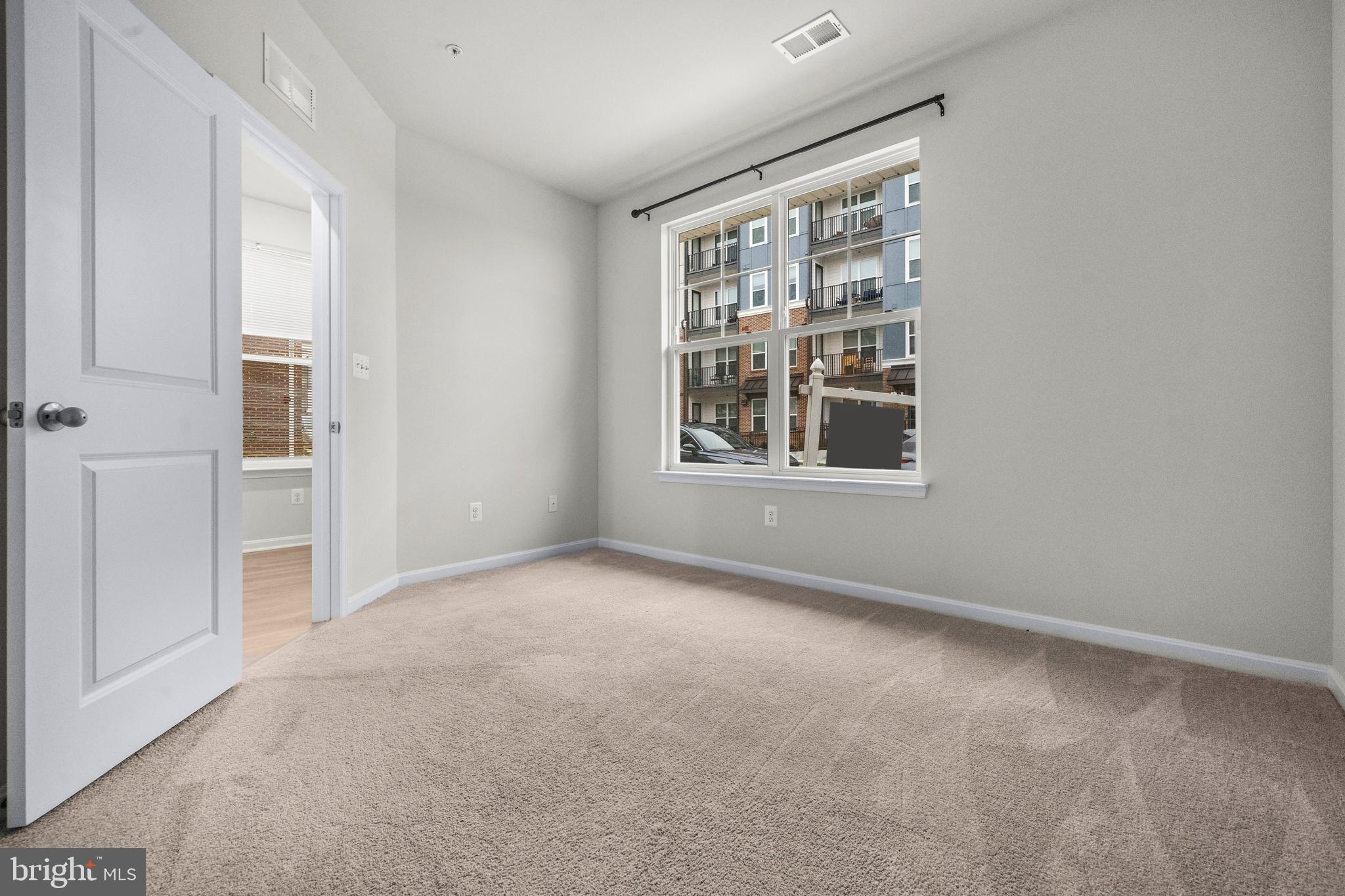 TOWNS AT MARKET COMMONS - Residential