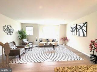 TOWNS AT MARKET COMMONS - Residential