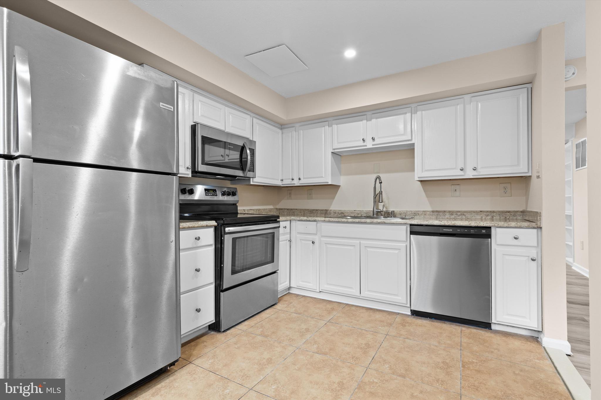 WESTHAMPTON TOWNHOUSES P - Residential