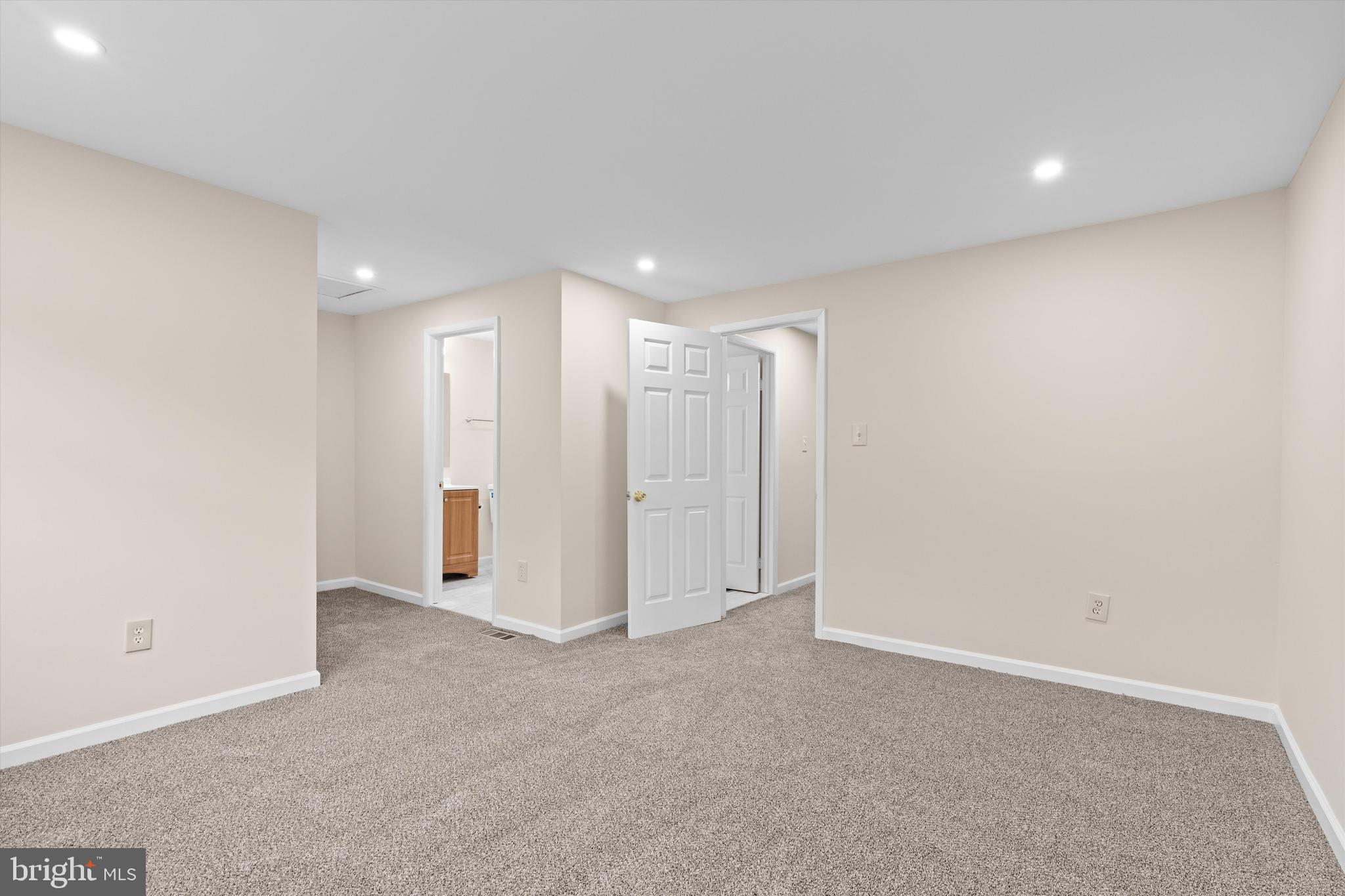 WESTHAMPTON TOWNHOUSES P - Residential