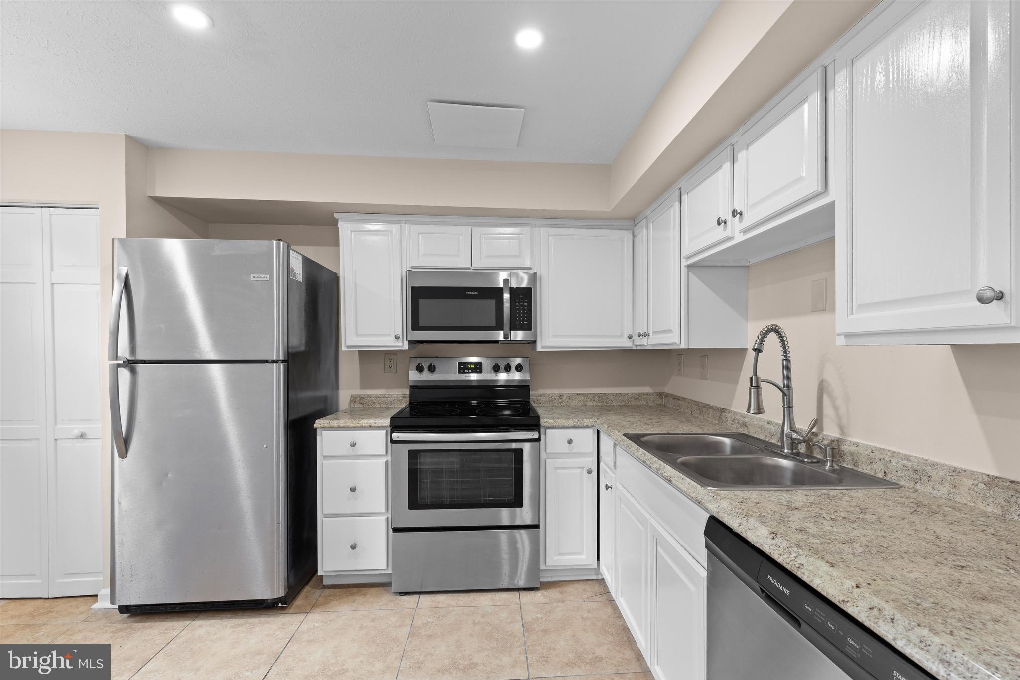 WESTHAMPTON TOWNHOUSES P - Residential