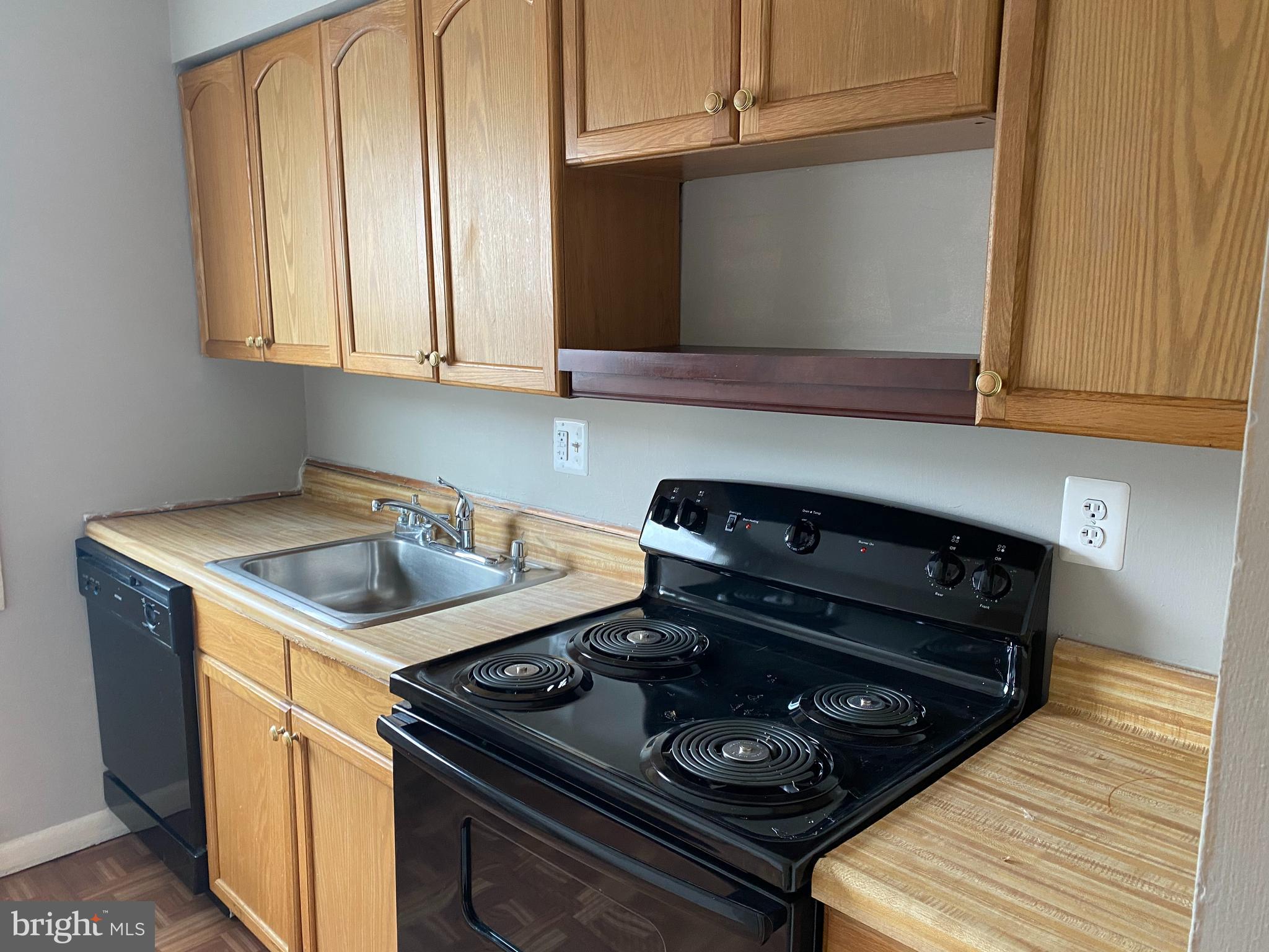 PINEWOOD SOUTH - Residential Lease