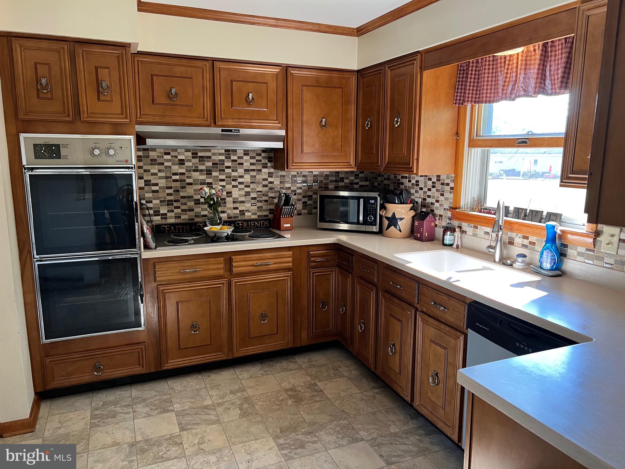 WHITE OAKS - Residential