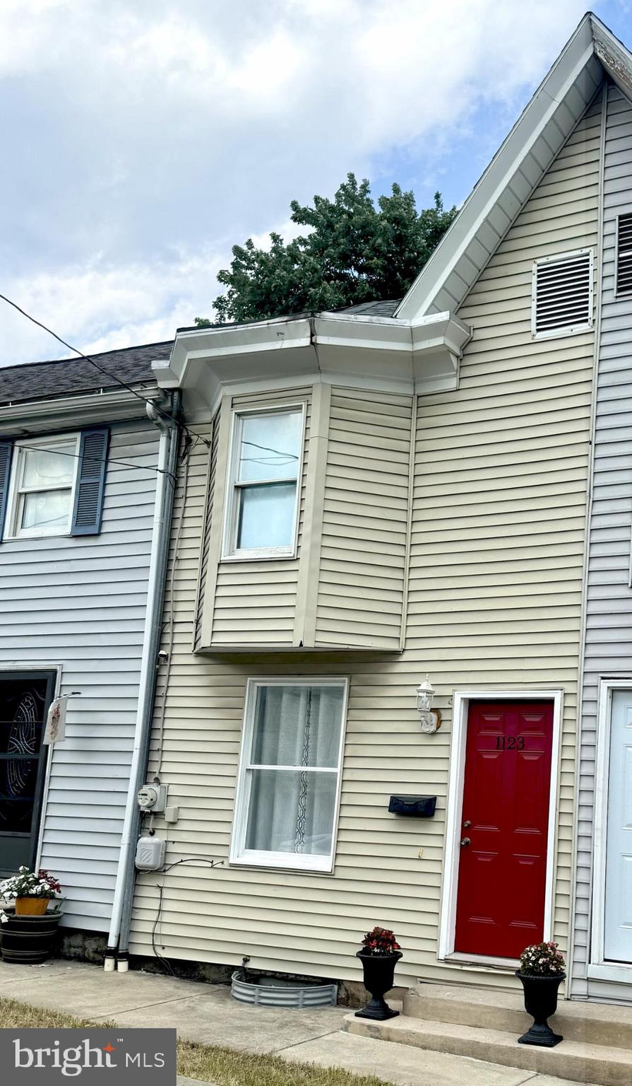 1123 2ND STREET