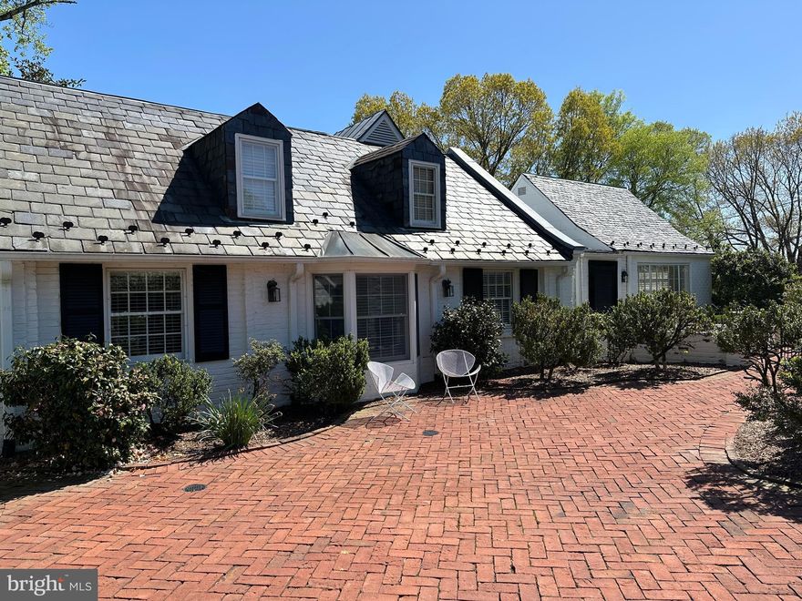 Stunning 4 BR / 3.5 BA Home Overlooking the Rappahannock River
Located on a spacious, private estate in desirable Chatham Heights, this beautifully remodeled home (2017) offers the perfect blend of seclusion and convenience. Enjoy breathtaking views of the river and Historic Downtown Fredericksburg from your doorstep.

Features include:

Spacious living room and finished basement with fireplace

Gourmet kitchen with stainless steel appliances and custom cabinetry

Luxurious master suite and updated bathrooms throughout

Ample natural light and modern finishes

Walking distance to downtown Fredericksburg

Less than 5-minute drive to VRE – ideal for commuters

NO PETS

Enjoy the best of both worlds—tranquil privacy with unbeatable proximity to city amenities.