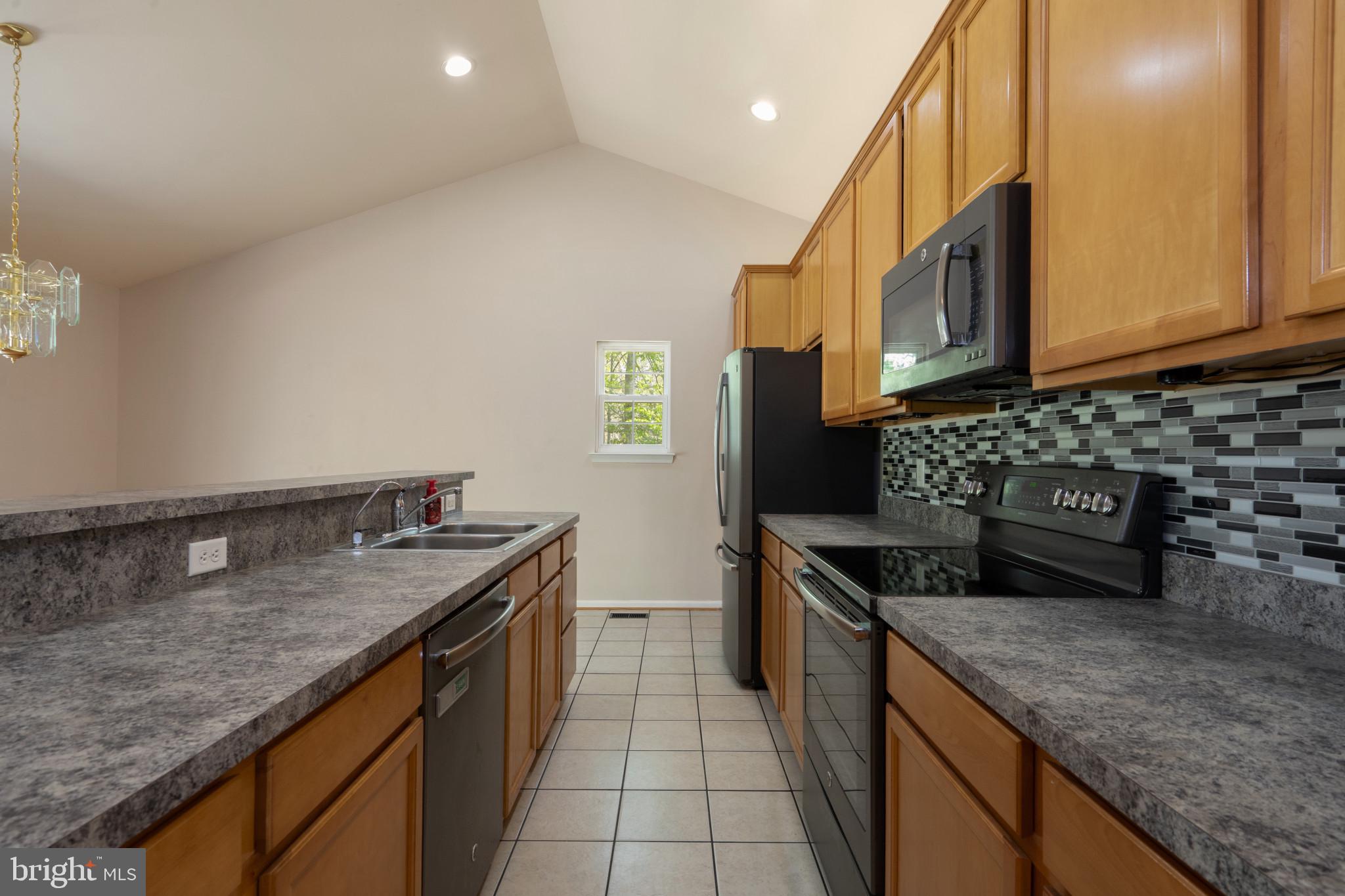 PRESIDENTIAL LAKES - Residential