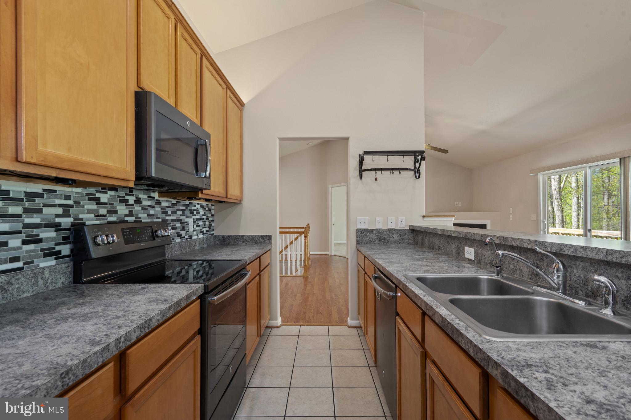 PRESIDENTIAL LAKES - Residential