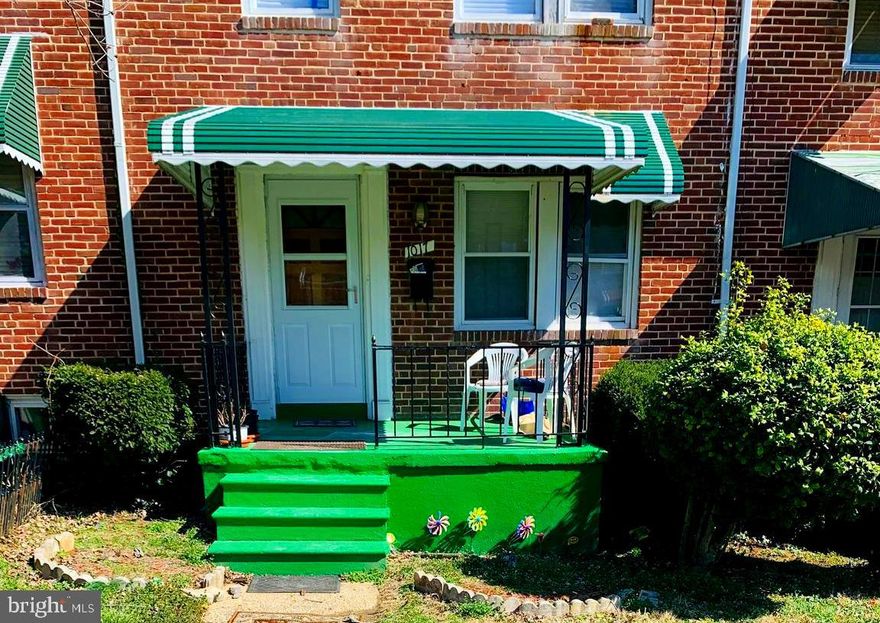 Calling all Investors and First Time Home Buyers!!

The home features hard wood floors, a parking pad and plenty of opportunity to invest in the growing Edmonson community. With cosmetic updates, investors can hold as a rental property.  Property is being sold strictly AS-IS.