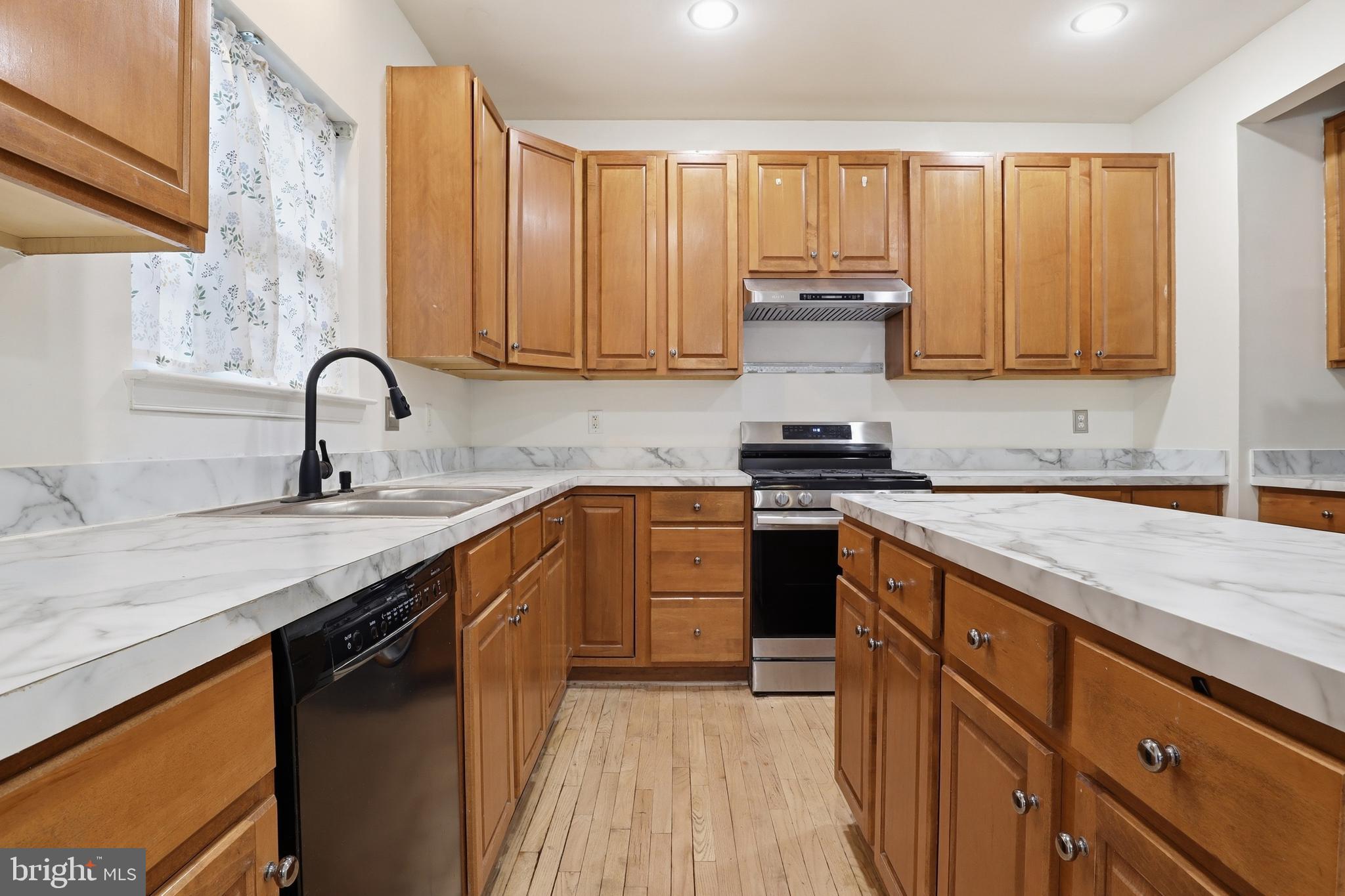 BROWNSTONE MANOR - Residential