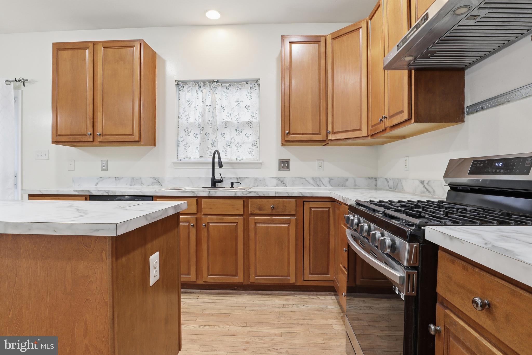BROWNSTONE MANOR - Residential